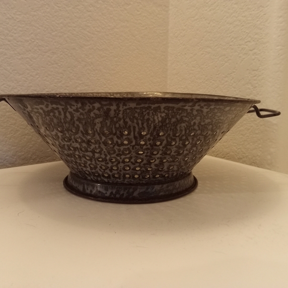 Vintage Metal Colander - Picture 2 of 3